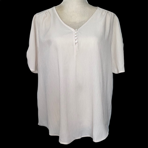 Active USA Tops - NWT Active USA Lightweight Women’s Cream Button Blouse sz 1XL